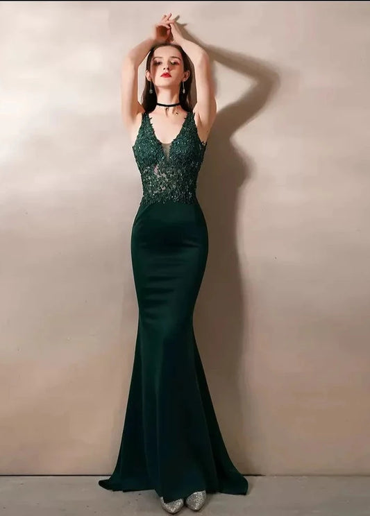 Elegant Mermaid V Neck Formal Dress with Appliques