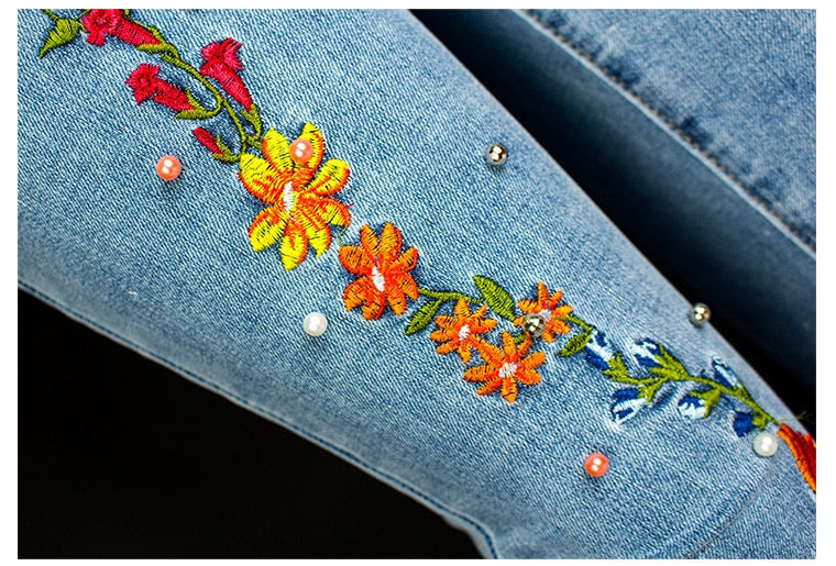 Stretching Embroidery Flare Jeans